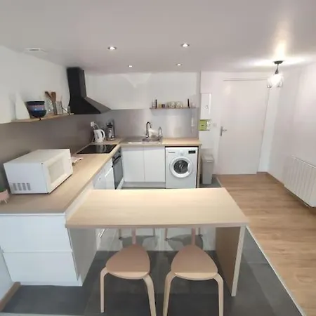 T2 Centre De * Λούρδη